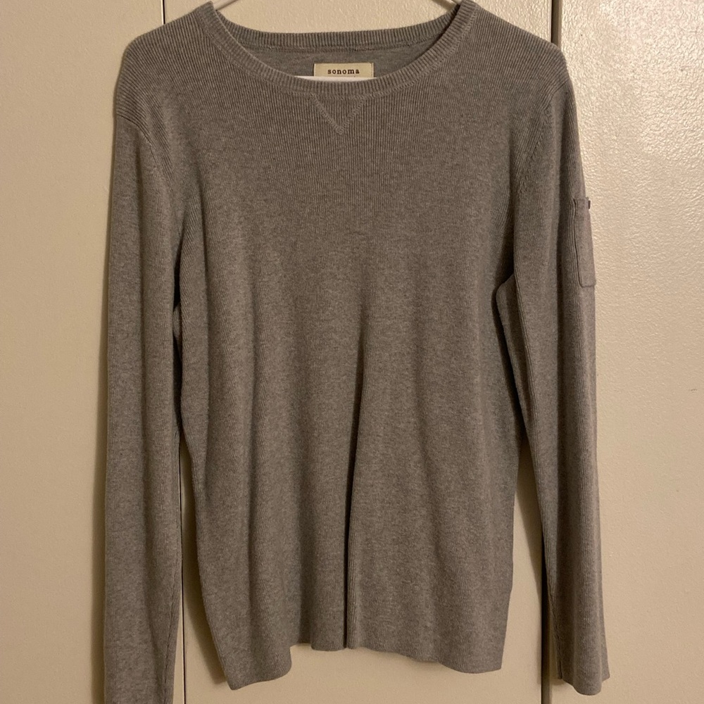 Gray long sleeve shirt